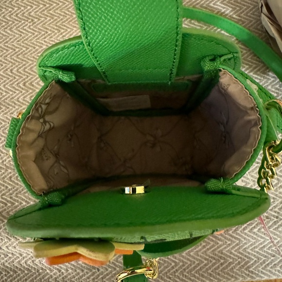 487-ATTT Betsey Johnson Cactus Heart Trim /3D Stud Flower/ Arms Move Crossbody - Picture 13 of 15